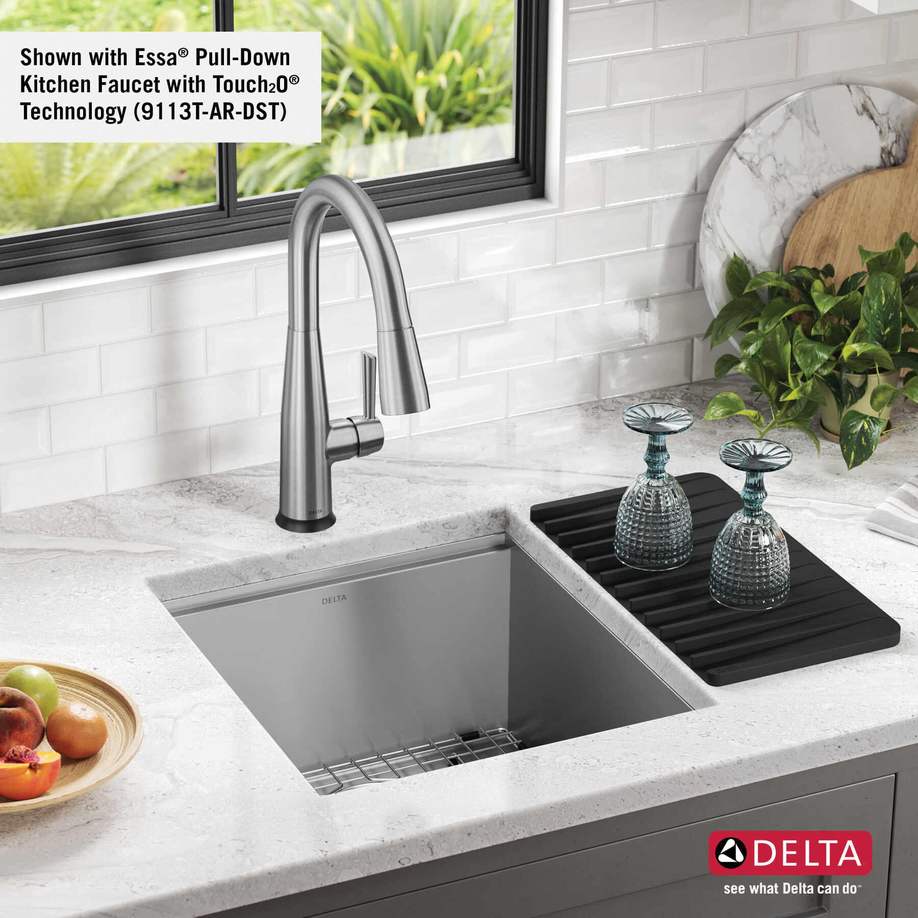 Lavabo de cocina para barra/preparación de alimentos tipo estación de trabajo con un receptáculo de acero inoxidable calibre 16 de 17" de montaje bajo encimera, con reborde WorkFlow™ y accesorios, imagen 12